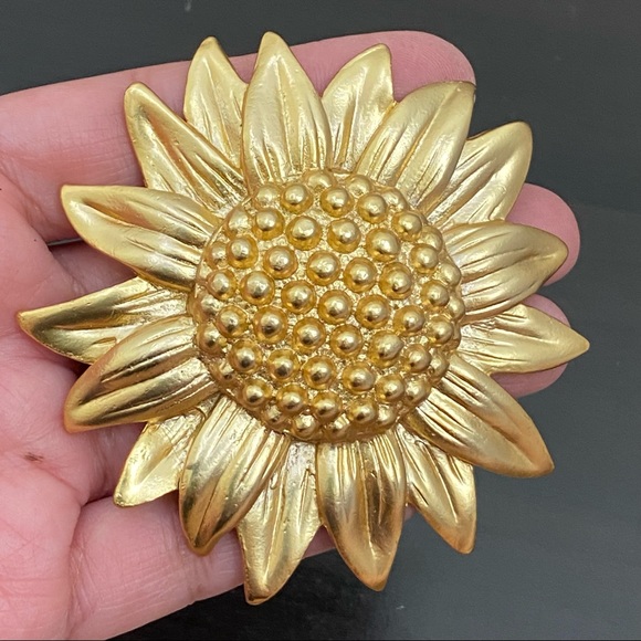 Vintage Unsigned Large Sunflower Gold-tone Brooch New (Old Stock) - Picture 3 of 11